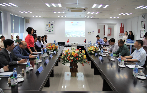doan-dai-bieu-lao-tham-nha-may-lon-nhat-cua-vinamilk