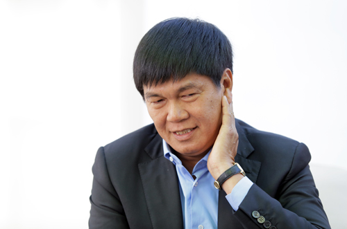 Theo Forbes, ông Trần Đình Long sở hữu 1,3 tỷ USD, xếp hạng 1.756 thế giới nhưng ông và gia đình đều không quan tâm những con số này. Ảnh: Anh Tú.