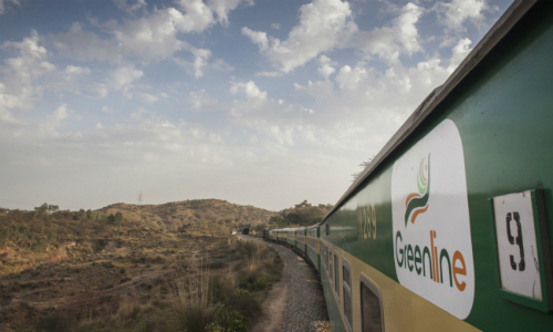 Tàu Greenline chạy từ Islamabad tới Karachi (Pakistan). Ảnh: Bloomberg.