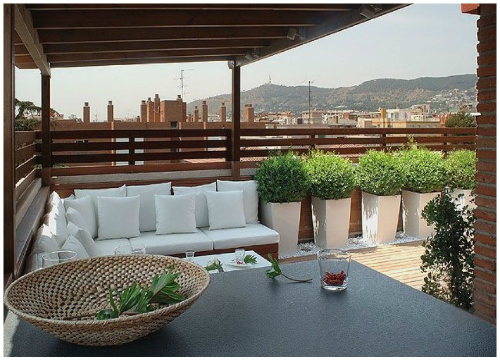 Thiết kế nóc nhà sang trọng không khác resort.