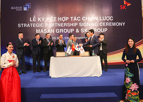 Đại diện Công ty CP Tập đoàn Masan và SK Group ký kết hợp tác vào ngày 19/9 tại TP HCM.
