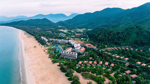 Laguna Lăng Cô do tập đoàn Banyan Tree đầu tư và phát triển là dự án khu phức hợp nghỉ dưỡng đẳng cấp quốc tế đầu tiên tại Việt Nam
