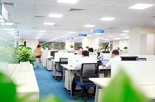 Hơn 1.000 cán bộ nhân viên Bamboo Airways triển khai các công đoạn cuối cùng tại khu Văn phòng rộng hơn 1.200 m2 ở khu Ngoại giao đoàn trên đường Võ Chí Công và văn phòng khu vực miền Nam tại SASCO. Ảnh: Bamboo Airways