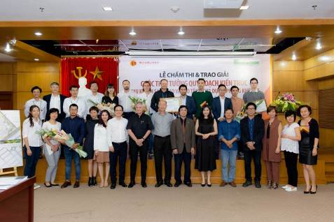 Hội đồng giám khảo chụp hình lưu niệm cùng các đơn vị tham gia đóng góp ý tưởng cho dự án.