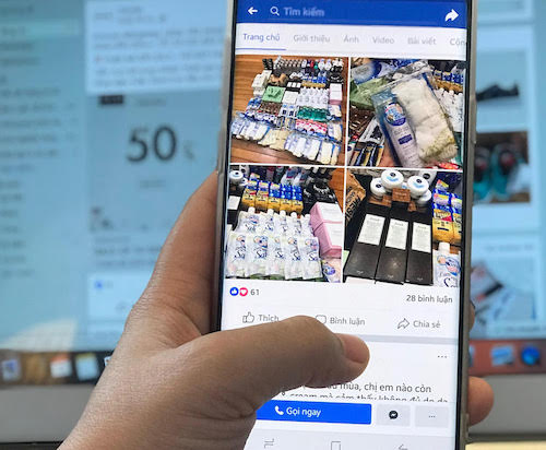 Kênh mua hàng online được nhiều người tiêu dùng lựa chọn vì sự tiện lợi. Ảnh: H.T