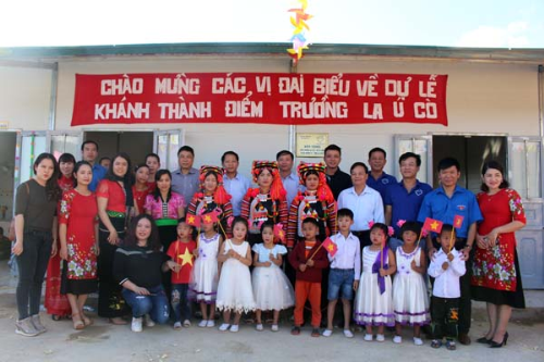 Tân Á Đại Thành tặng 5 bồn nước cho trường mầm non ở Lai Châu