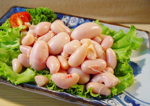 Ngoài kê gà nội địa thì mặt hàng này cũng đang được nhập khẩu.