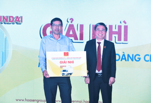 Hoa Sen trao 28 giải trị giá hơn 3,6 tỷ đồng cho nhà phân phối, đại lý - 1