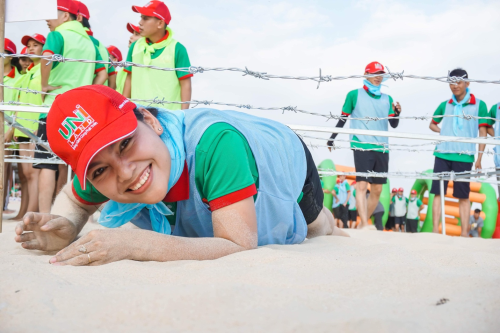 Những chiến binh Uniland với tinh thần làm hết mình, chơi hết sức trong chương trình teambuilding.
