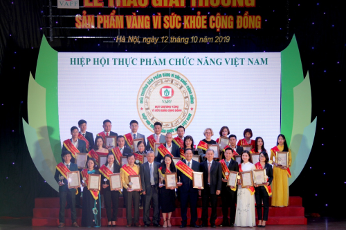 Khang Dược vinh dự đón nhận Huy chương vàng vì sức khỏe cộng đồng 2019 (linh15h) - 1
