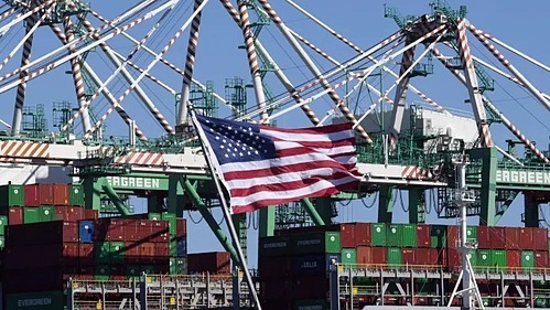 Container hàng hóa từ Trung Quốc và các nước tại Cảng  Long Beach, California. Ảnh: AFP