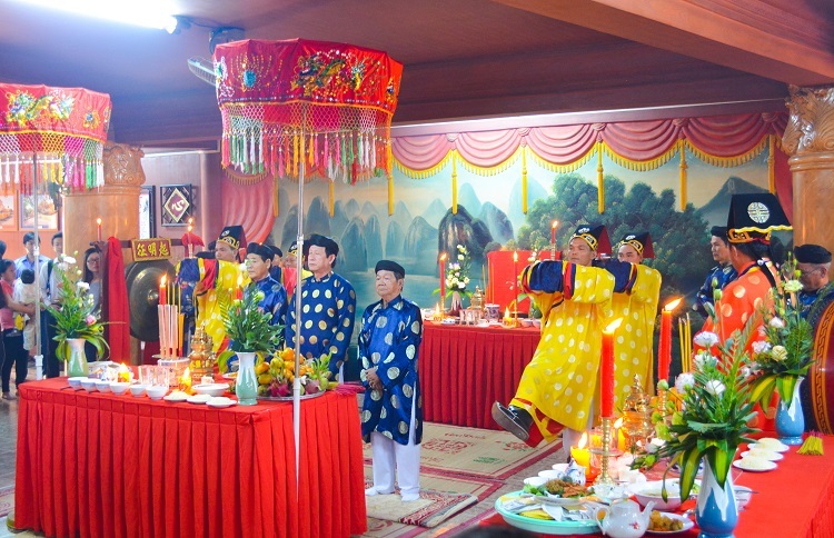 Một nghi thức trong lễ vía Ngũ Hành Thánh Mẫu Nương Nương