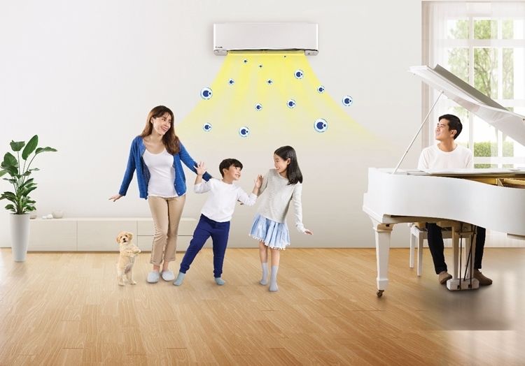 Công nghệ nanoe của điều hòa có thể được kích hoạt từ xa, giúp căn nhà luôn sạch sẽ và thoải mái cho bạn và người thân khi trở về.