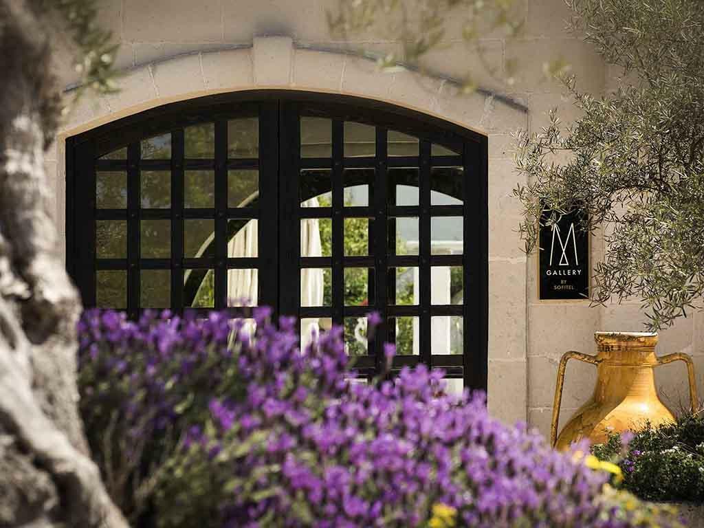 MGallery là một trong những thương hiệu vận hành khách sạn boutique hàng đầu thế giới trực thuộc tập đoàn quản lý khách sạn Accor Hotels. Ông lớn nước Pháp vốn sở hữu danh mục các thương hiệu nổi tiếng, đa dạng trong tất cả các phân khúc như Raffles, Pullman, Grand Mercure, Novotel, Mercure, Ibis...