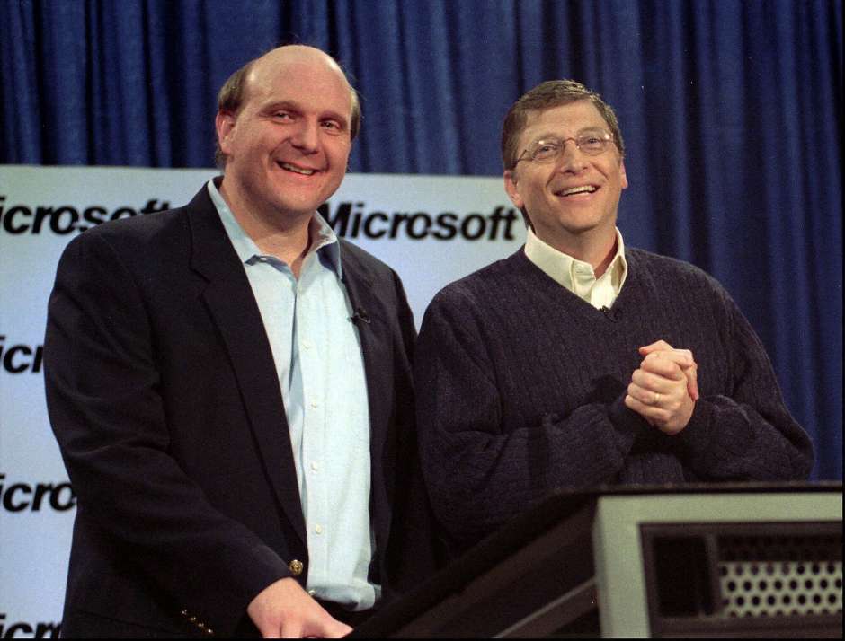 Steve Ballmer và Bill Gates năm 2000. Ảnh: AP