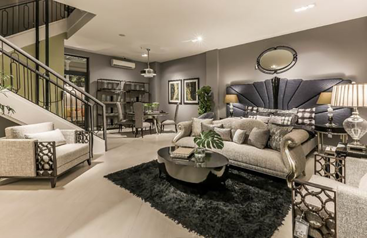 Không gian bên trong CDC Luxury Furniture Outlet.
