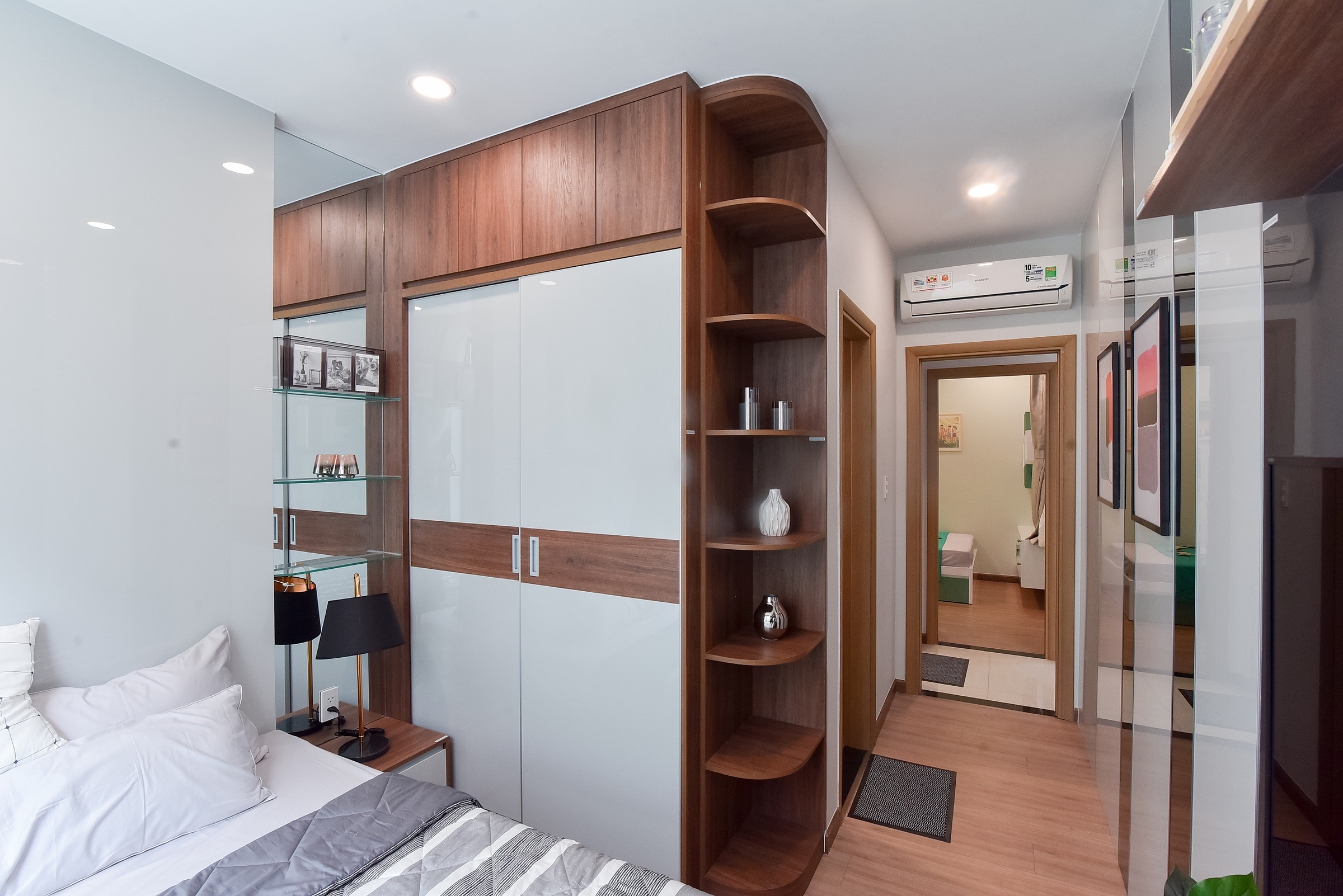 Với diện tích khoảng 50 m2, các căn hộ tại dự án Bcons Sala vẫn có thiết kế đầy đủ hai phòng ngủ, hai nhà vệ sinh và ban công.