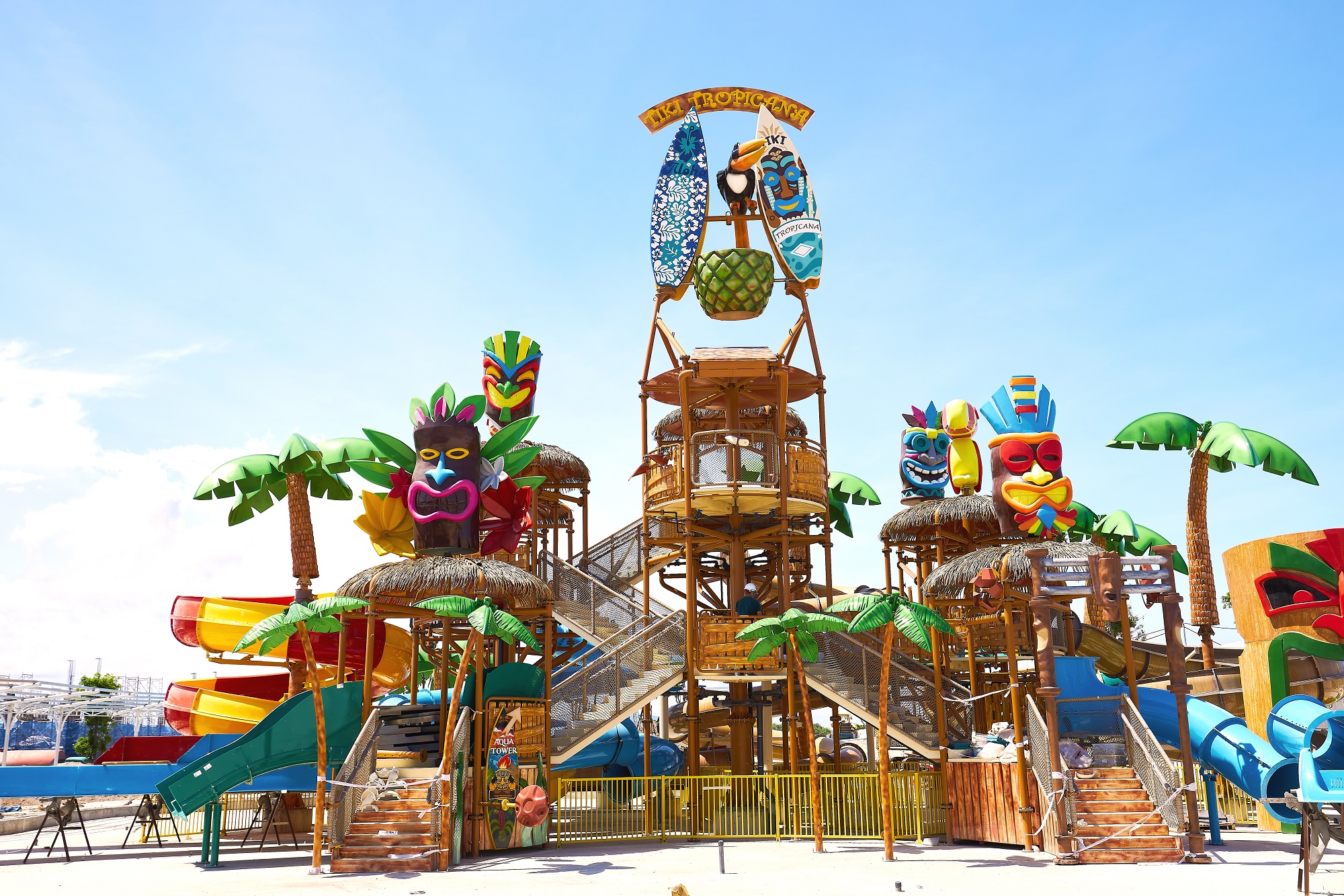 Nhiều hạng mục trò chơi tại công viên giải trí Tropicana Park đã được lắp đặt. Ảnh thực tế tại công trường tháng 5/2021. Ảnh: Novaland.