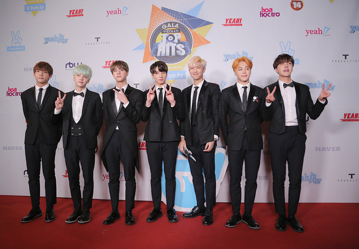 BTS qua Việt Nam dự Gala Vietnam Top Hits 2016.